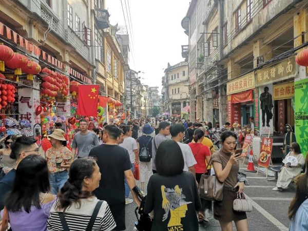 国庆文娱数据盘点：线上追更“不放假” 线下“打卡”热情高