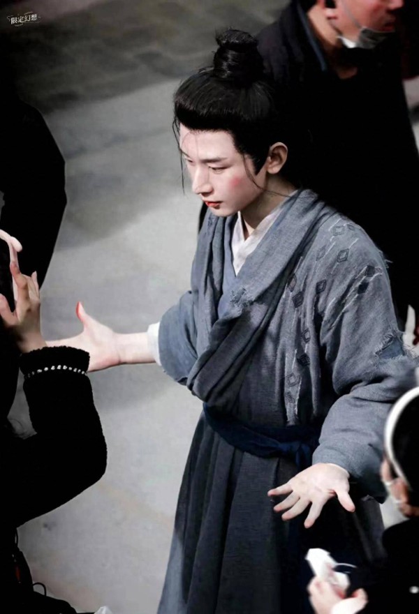 “剑花小王子”成毅：用武功“误伤”剧组，却意外圈粉无数