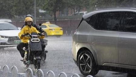 热带低压移向海南岛，广州未来三天多雷雨
