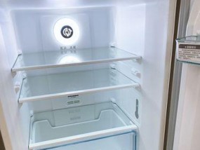 搬动冰箱后多久可以插电使用(揭秘冰箱搬动后的电流问题)