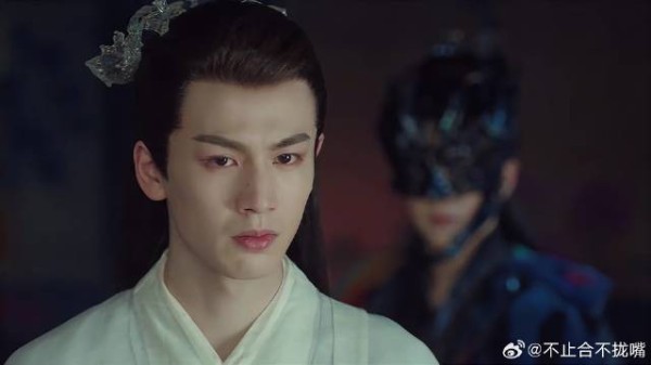 为了试探小兰花神女身份,海市主利用长珩,对付东方青苍