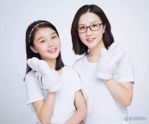 《女孩青春期成长指南》：父母应该给女儿准备的青春期指导书