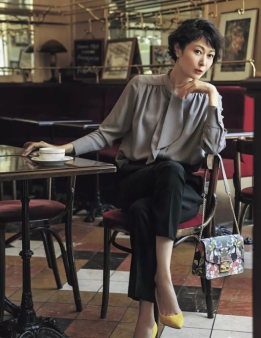 40岁女人时尚打扮 40岁的女人怎么打扮才算时尚？