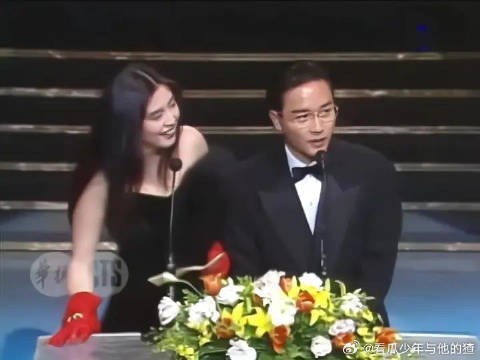 张国荣颁奖典礼现场开玩笑,吓坏祖贤