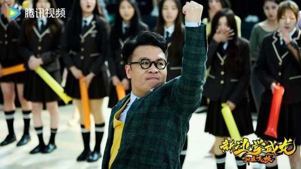 《新逃学威龙:卧底高校》今日上映!浩哥搭档性感女神克拉拉爆笑破案
