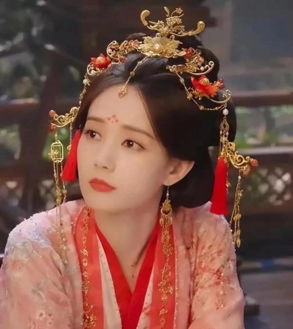 李一桐把旺夫痣点了 女性独立宣言引发热议