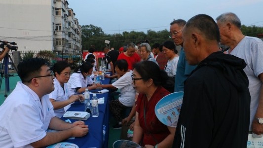 济南市莱芜区张家洼街道鲁矿东区社区：健康夜市增福祉 暖心护航惠民心