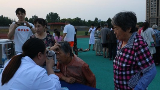 济南市莱芜区张家洼街道鲁矿东区社区：健康夜市增福祉 暖心护航惠民心