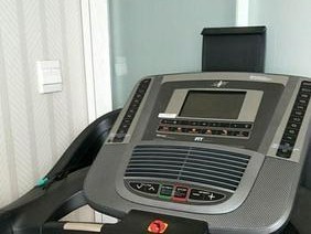 保定跑步机坏了怎么维修(解决保定跑步机故障的简易方法及注意事项)
