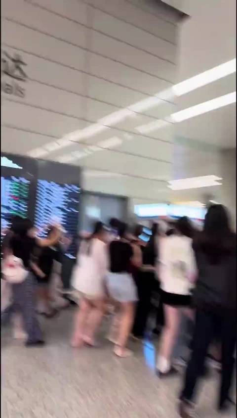 李登科机场被误认撞脸丁禹兮，玩梗称又蹭到大帅哥