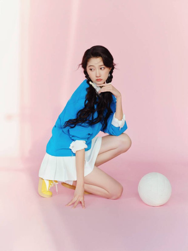 关晓彤秒变运动风美少女，状态在线。