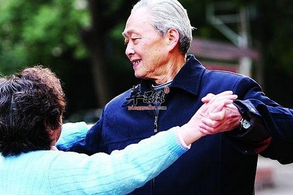 老人<a target=