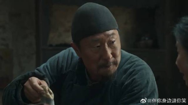 封二听说绣绣被土匪抓 向宁学祥要五千赎金,赶紧回家拿钱想买他家地