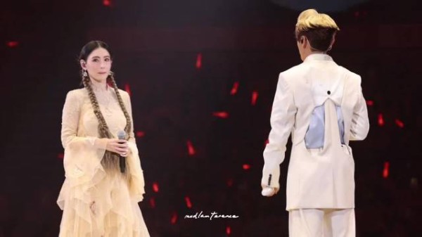 张柏芝惊喜现身林家谦演唱会做嘉宾!也太美,但憋笑憋得好难受啊