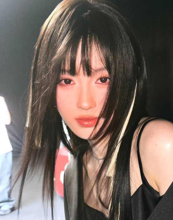 鞠婧祎眼神有戏。