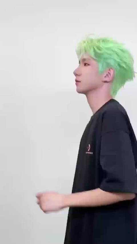 王源刀马刀马转场帅气上线