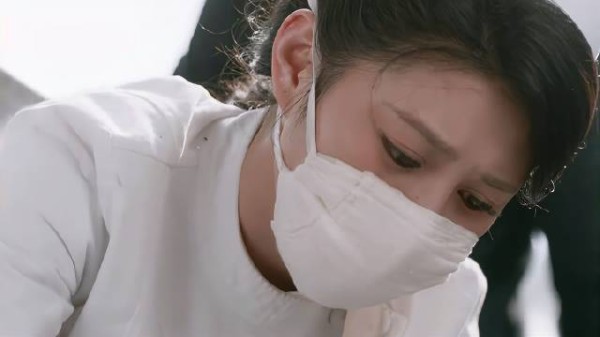 没能把女孩救活,她心里很是难受
