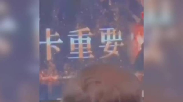 林心如霍建华演唱会亲吻,结婚7年还这么黏糊,网友:磕到了