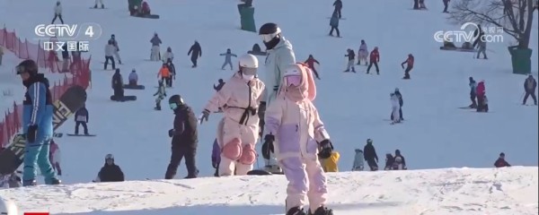 各地展现红红火火开年新局 新春消费市场“热气”腾腾