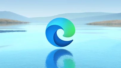 Suya yansıyan Microsoft Edge logolu manzara.