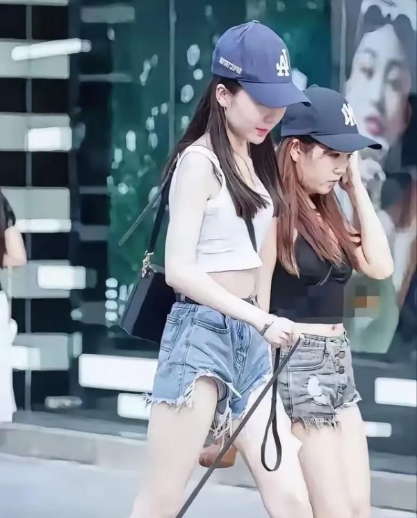 今年夏天最受争议的裤子，时尚潮流还是辣眼翻车现场