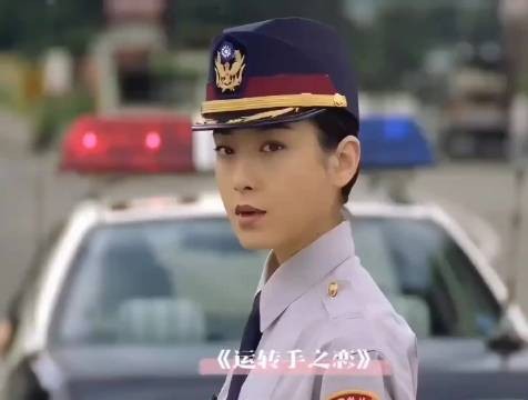 这小子可不是穷小子, 出租车公司是他家的,这是贵公子出来体验<a target=