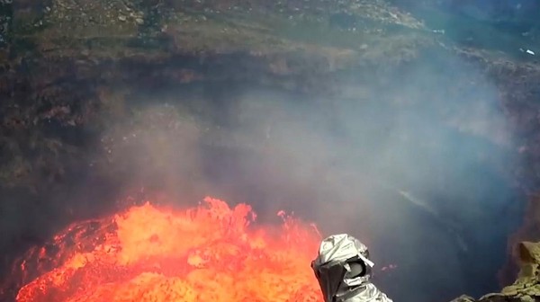 每年都会产生数十亿吨的垃圾,为什么不扔进火山烧掉?长知识了