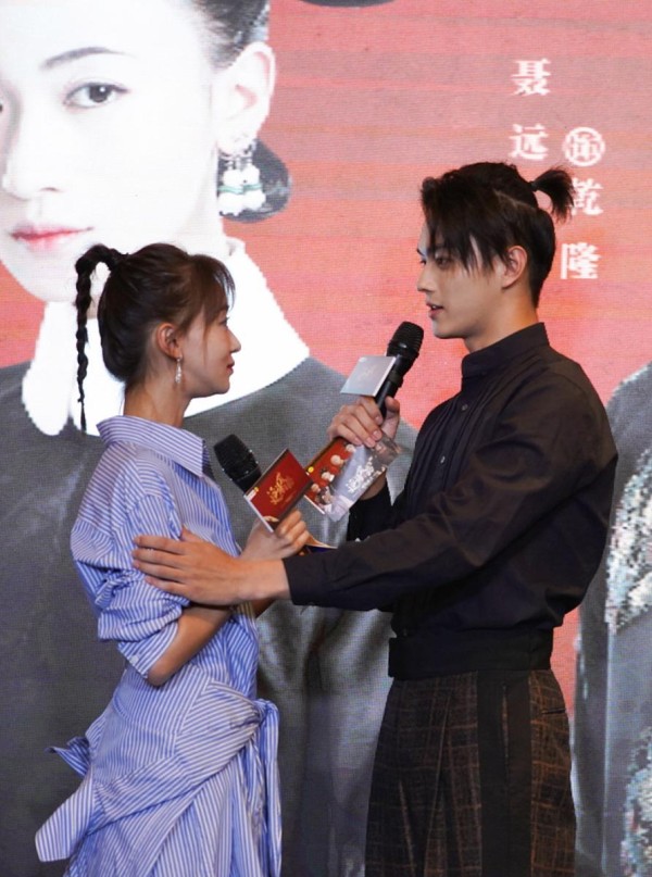 从赵晴许凯“互当小三”事件，看娱乐圈恋情为何总成“见光死”？