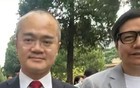 美团王兴也去现场观礼了，与雷军合照曝光，两鬓已经斑白