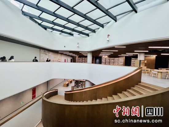 天府人文艺术图书馆。(唐倩 摄)