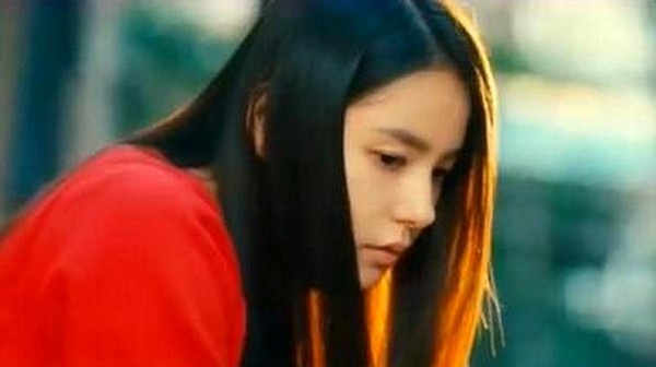 韩国喜剧《阳光姐妹淘》，校花遭别人嫉妒，还被当众毁容