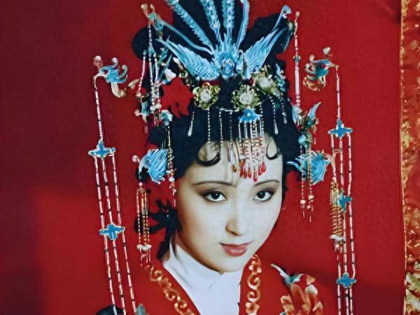 红楼梦竟是恐怖天花板？所有寺庙、道观里，都有一座坟：白骨如山