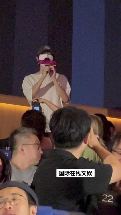 王俊凯说宋佳佟丽娅新片好看