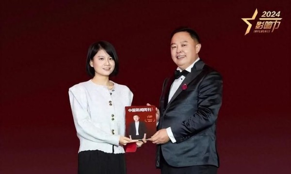 热议！阎鹤祥登中国新闻周刊，告别脱口秀后 “宝藏男孩” 更火啦