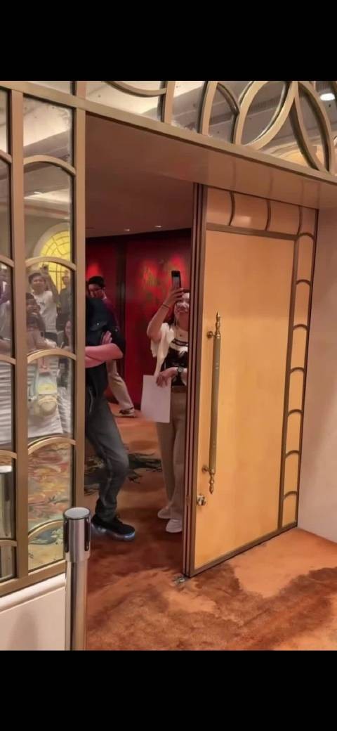 陈晓东50岁状态引关注，回顾与张柏芝东芝恋