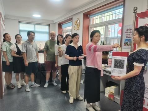 工人村社区开展“汇聚向善力量 一块献爱心”公益捐赠活动