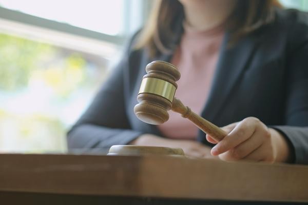 缓刑人员也能笑出声：图解搞笑事件 图2