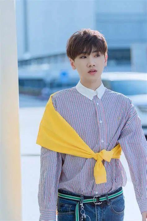 吴签前女友官宣？音乐圈顶流恋情曝光？张翰口碑逆袭？李荣浩也带货？汪小菲无缝衔接？