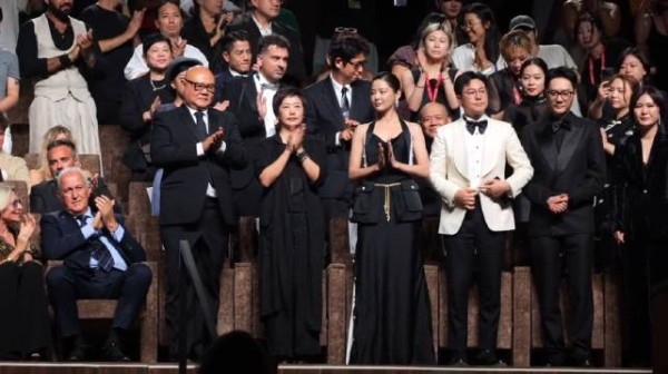 《日挂中天》威尼斯首映,辛芷蕾张颂文演技获外媒认可