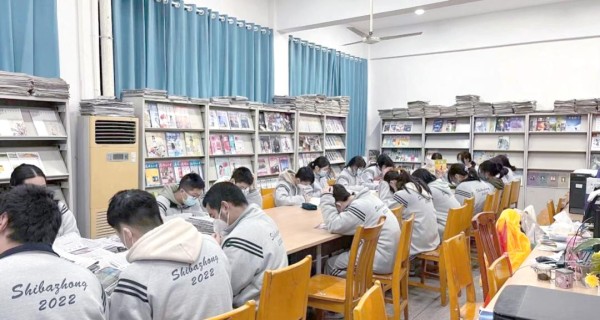 高中生多元发展：社团活动课的多彩舞台