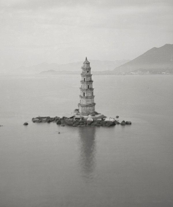 林舒,《石笋屿石矾塔(清)》,选自“塔”系列,2023,艺术微喷,图片由艺术家提供