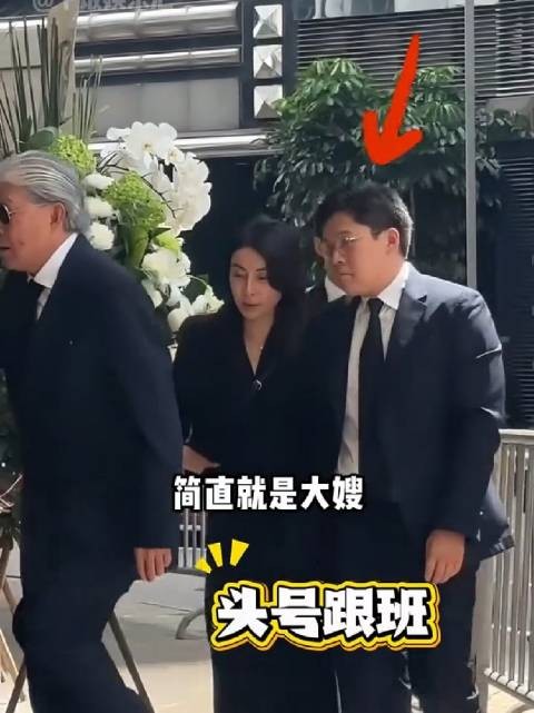 霍启山亲近大嫂郭晶晶,霍震霆眼神显认可