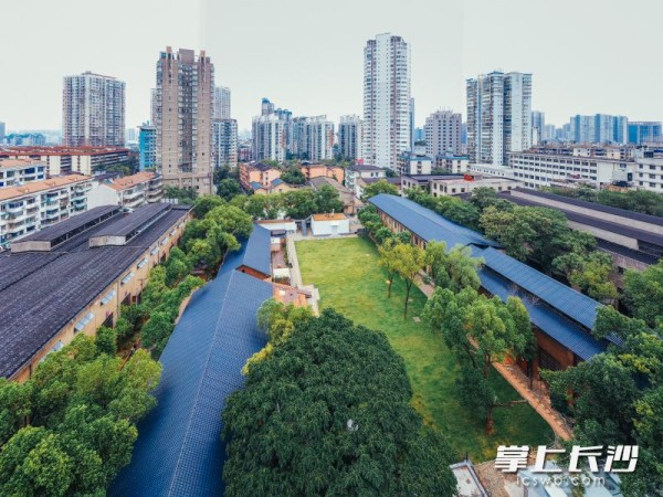 位于曙光路的“华驿·飞碟营地”项目总投资约5000万元，已完成基础改造，部分商家入驻，预计10月焕新亮相。 均为全媒体记者 陈飞 摄