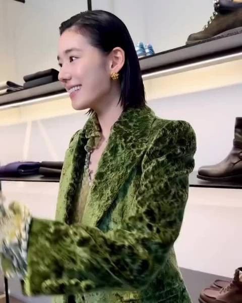 「 郑恩彩 」x Burberry