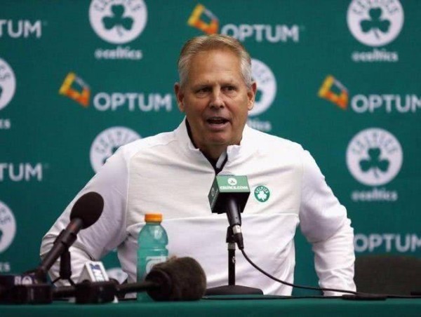 NBA选秀中的5大奇事，一支球队一年7个选秀权，榜首太感人！