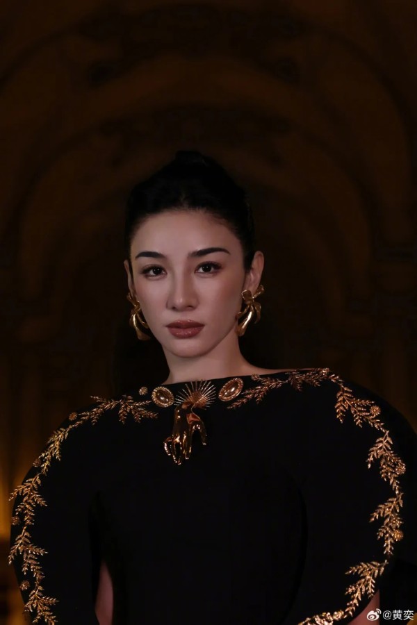 冲上热搜！黄奕称后悔为了感情不当演员，不想再让任何人欺负自己