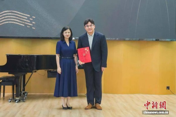 “90后”指挥家执棒浙音 新乐季启幕加强国际对话