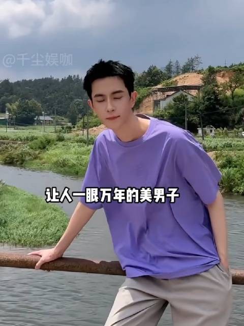 为何于朦胧突然被爆去世？看他出道经历，答案不言而喻