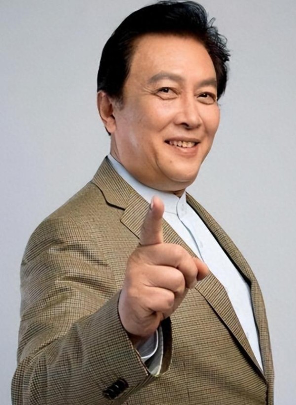 阅兵结束才几天，内娱有人欢喜有人忧，这两位亮相的明星恐黑历史被扒，恐名声不保！