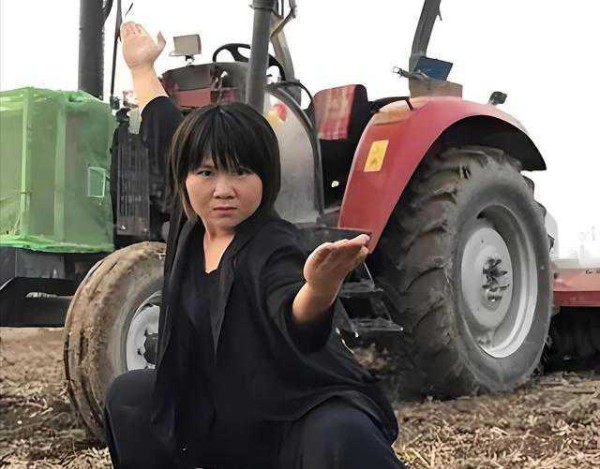 河南女侠的逆袭：五次“武馆绝杀”到央视亮相，700万粉丝见证了什么？
